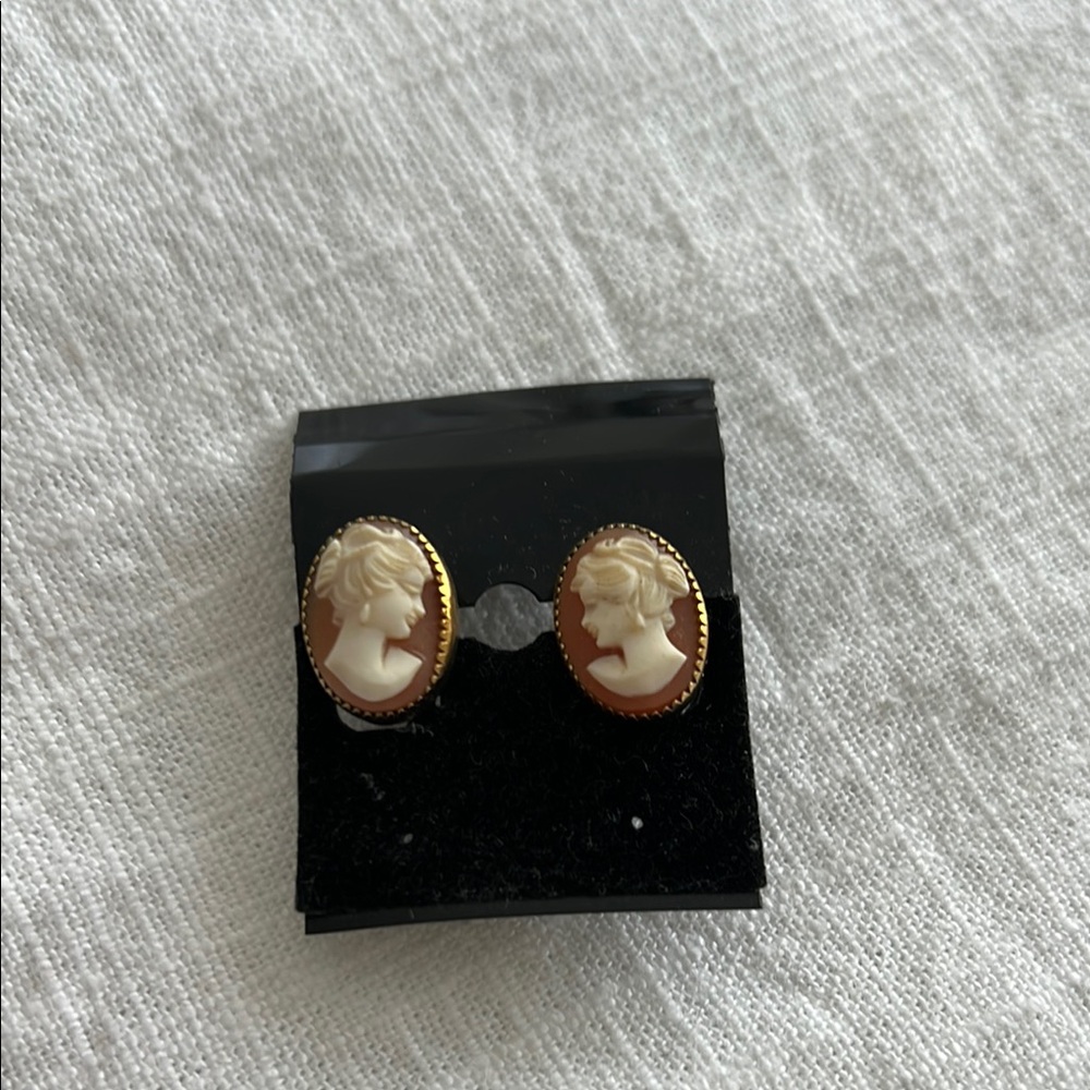 Vintage Cameo Earrings (Clip-On)